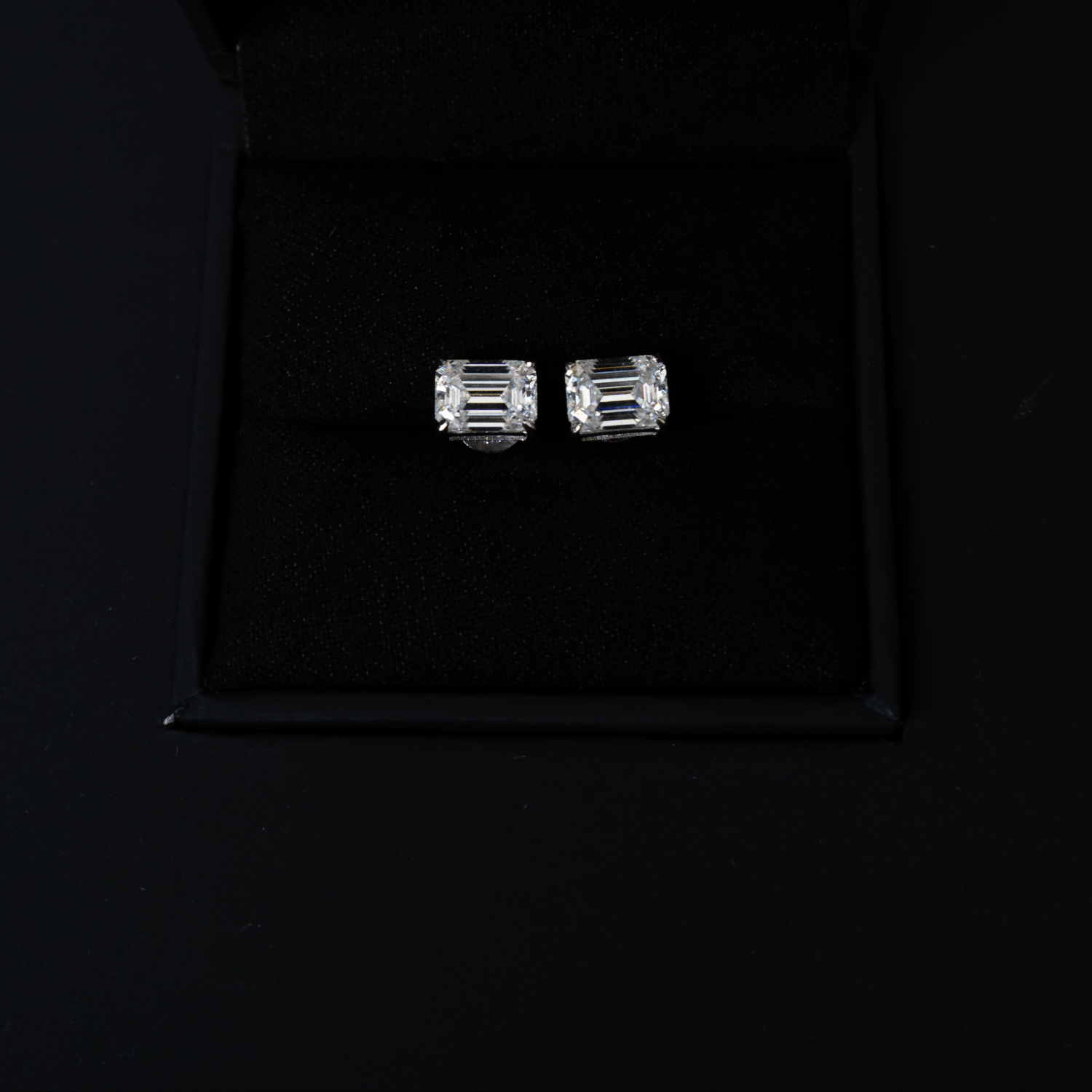 Deciphering Diamond Specs: Understanding Carat Weight and Quality Factors